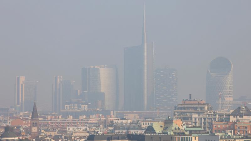 İtalya’nın bazı kentlerinde yüksek hava kirliliğiyle mücadele için önlemler alındı