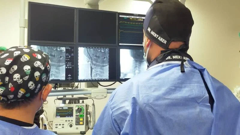 Karabük’te felç riski taşıyan hastaların şah damarına ameliyatsız stent uygulaması