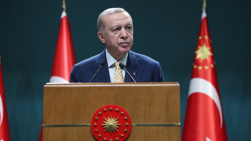 Cumhurbaşkanı Erdoğan: Büyük bir gurur yaşatan milli güreşçilerimize gönülden teşekkür ediyorum