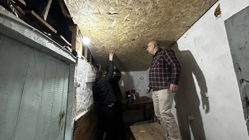 Akseki’de lise öğrencileri, yaşlı bir kadının evinde tadilat yaparak hayatına dokundu