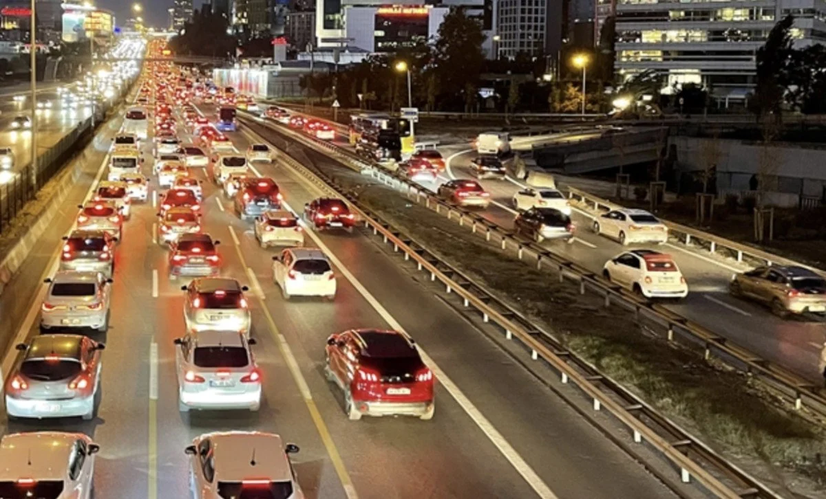 İstanbul’da trafik sorunu bitmek bilmiyor
