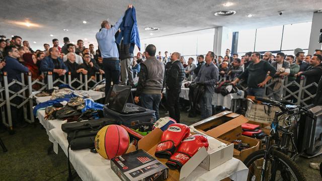 Toplu taşıma araçlarında unutulan eşyalar açık arttırmayla satıldı