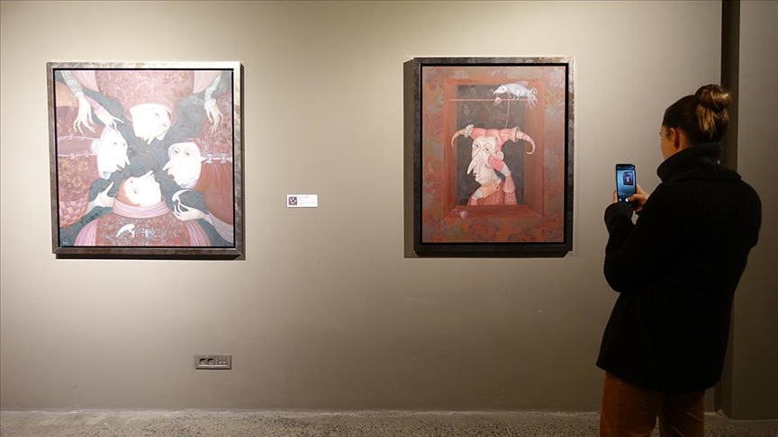 “Gülmekten Kendine Dön” sergisi mizahın önemine atıfta bulunuyor