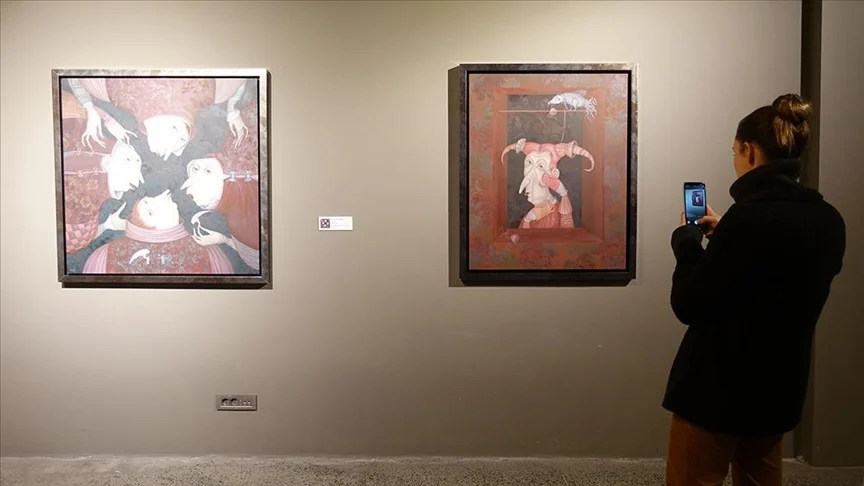 “Gülmekten Kendine Dön” sergisi mizahın önemine atıfta bulunuyor