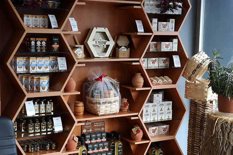 Propolis özü tozundan kozmetik ürün üretildi