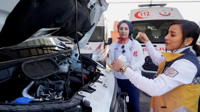 Samsun’un 2 kadın ambulans şoförü hayat kurtarmak için zamanla yarışıyor