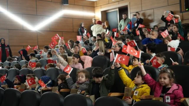 Yozgat’ta sinemaya gitmemiş çocuklar beyazperdeyle tanıştı