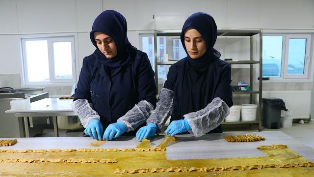 Bayburt’taki pestil ve köme tesisi kadınlara ekmek kapısı oldu