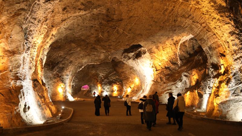 Yer altındaki tuz mağaraları, kışın da turistlerin ziyaret rotasında oluyor