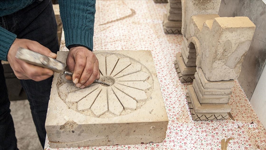 Ahlat’ta açılan kurslarla “Geleneksel Taş İşçiliği” yaşatılıyor