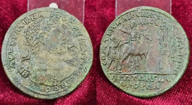 Bergama’da Basılan İmparator Caracalla’nın Madalyonu Bulgaristan’daki Roma Mezarlarında Bulundu