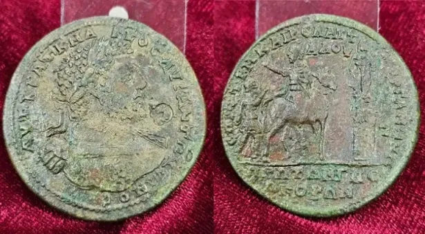 Bergama’da Basılan İmparator Caracalla’nın Madalyonu Bulgaristan’daki Roma Mezarlarında Bulundu