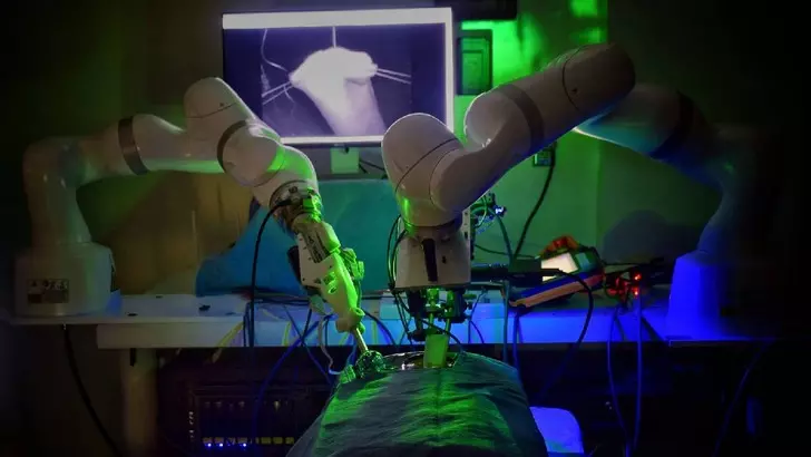 Teknoloji facia getirdi: Ameliyat robotu hastayı öldürdü…