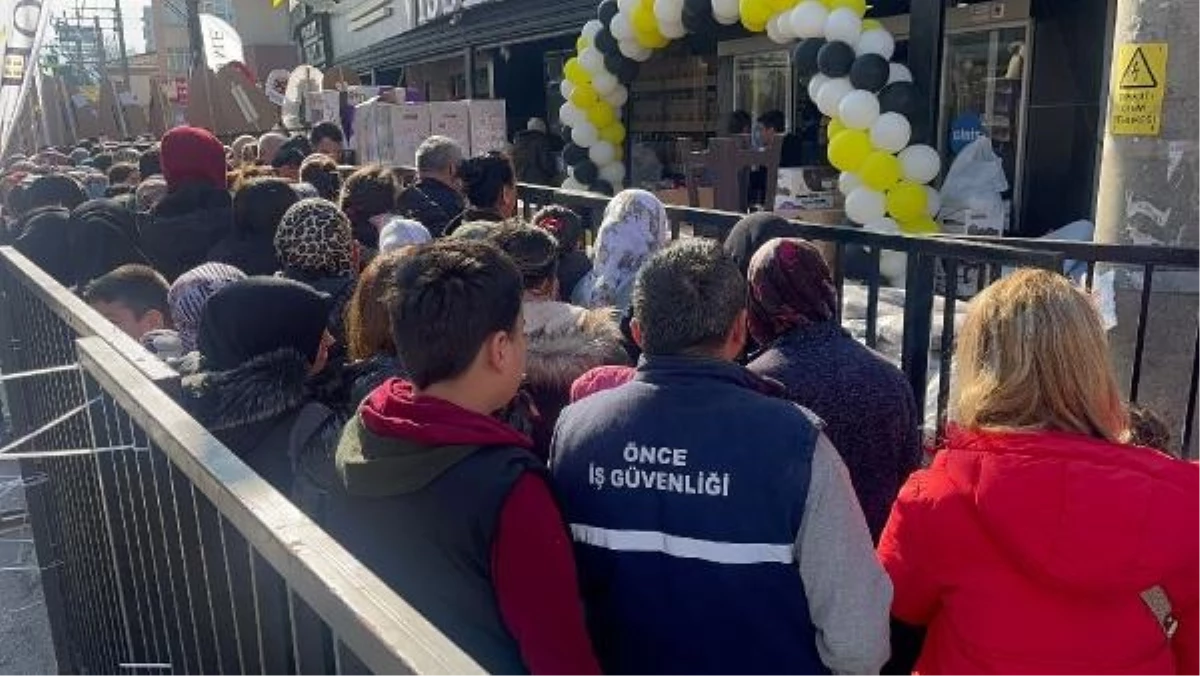 Bursa’da Açılışta Özel Kampanya İzdihamı