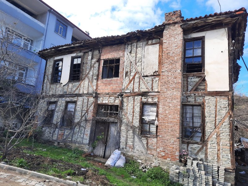 “Alaçam’ın tarihi yıkılmanın eşiğinde”