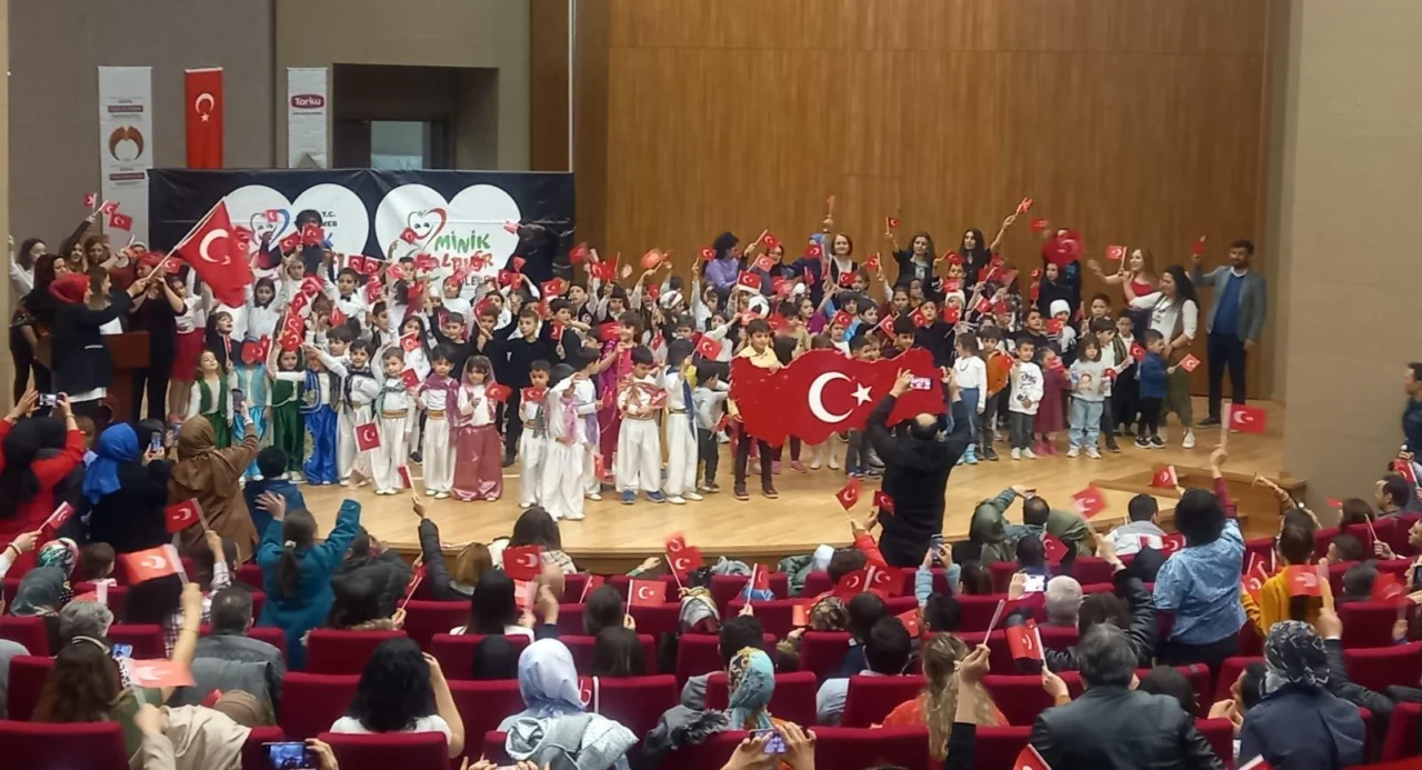 Minik Kalpler’den “Anavatanım Türkiye’m” Programı(Özel Haber)