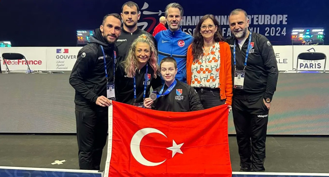 Eskrimde milliler Paris’ten madalya ile döndü