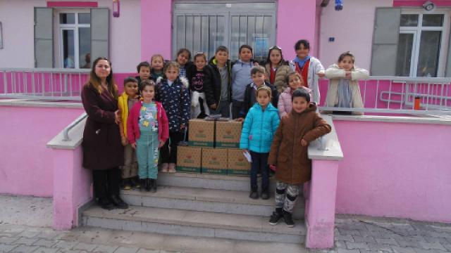 Çankırı’da öğrenciler ihtiyaç sahiplerine ramazan kolisi ulaştırdı