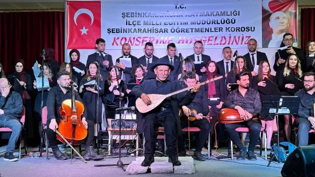 Giresun’da Aşık Veysel’in “insansı robotu” konser verdi