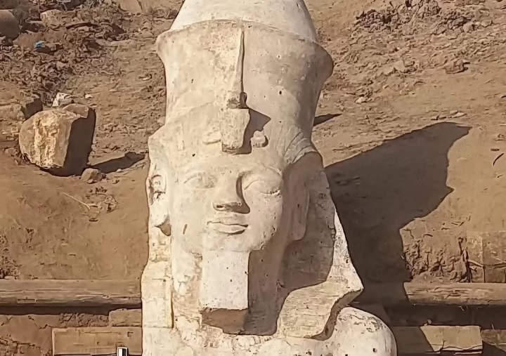 Arkeologlar, Ramses II’nin Devasa Heykelinin Üst Kısmını Ortaya Çıkardılar