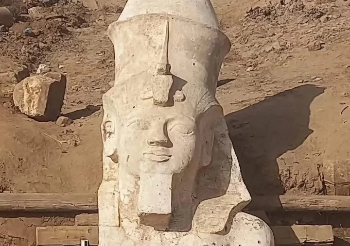 Arkeologlar, Ramses II’nin Devasa Heykelinin Üst Kısmını Ortaya Çıkardılar