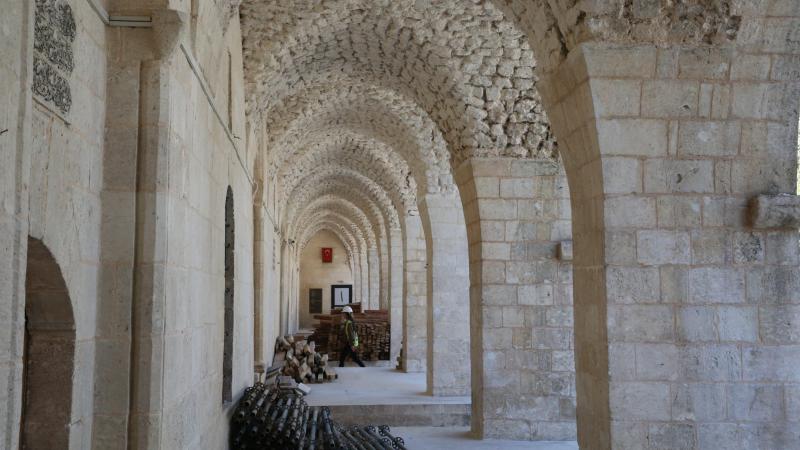 Depremde hasar gören Şanlıurfa’daki tarihi Ulu Cami onarılıyor
