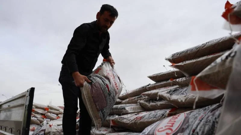 Kırşehir’de yerli üretim tohum sevinci: Çiftçi yerli üretimde bol hasat bekliyor