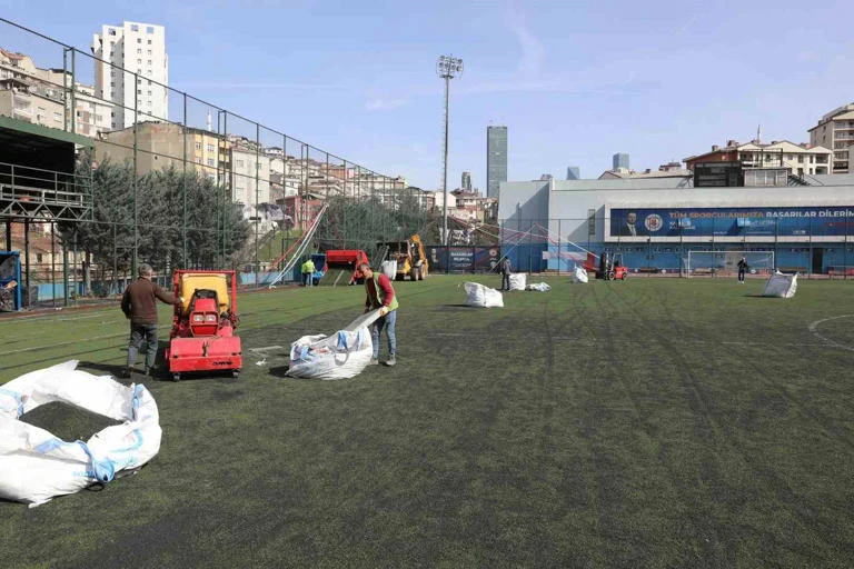 Kağıthane’deki tüm futbol sahaları yenileniyor