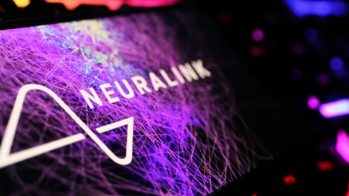 Neuralink, Beyin İmplantıyla İnternetten Satranç Oynayan İnsan Hastasını Gösterdi