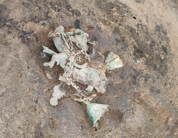 Sırbistan’da Ortaya Çıkarılan Büyülü Roma Fallus Rüzgar Çanı