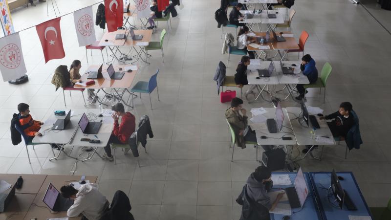 Artvin’de öğrenciler Deneyap Teknoloji Atölyeleri e-sınavlarında ter döktü