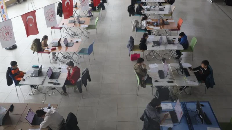Artvin’de öğrenciler Deneyap Teknoloji Atölyeleri e-sınavlarında ter döktü