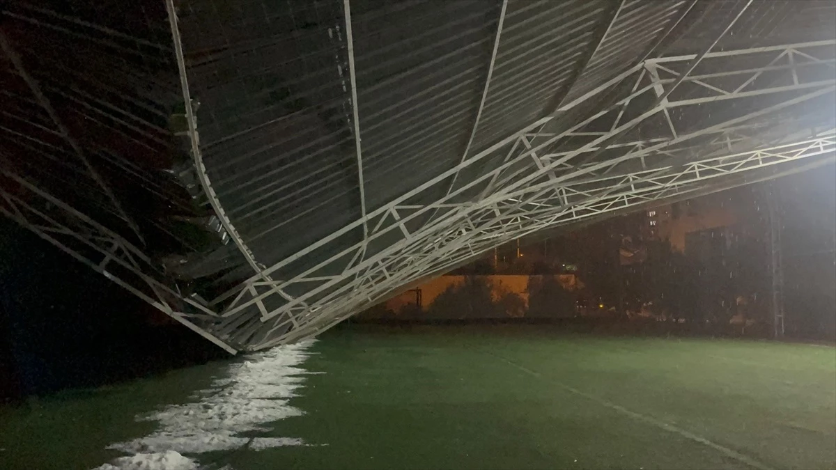 Kozan’da aniden bastıran dolu hayatı olumsuz etkiledi