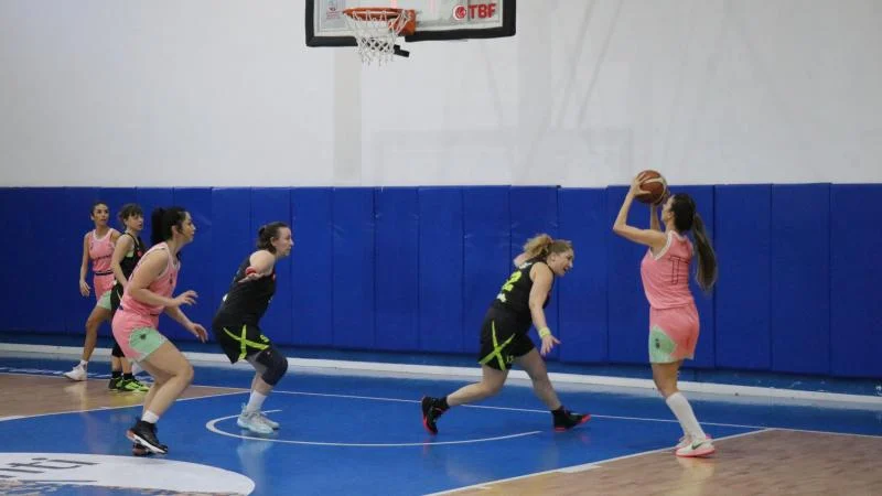 Bolu’da bu yıl 4. kez düzenlenen Uluslararası Basketbol Turnuvası sona erdi