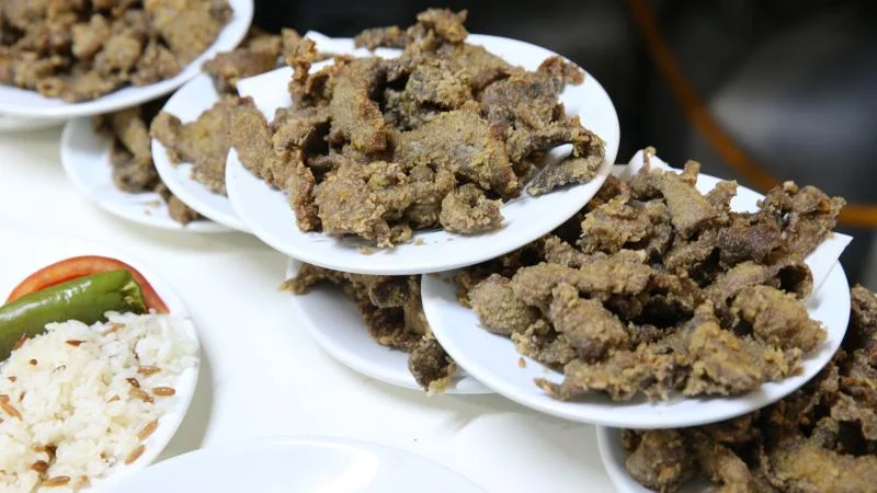 Edirne’nin coğrafi işaretli lezzeti “tava ciğeri” iftar sofralarını lezzetlendiriyor
