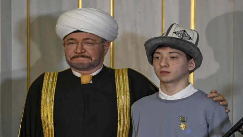 Moskova’daki saldırıda onlarca hayatı kurtaran Müslüman gence hizmet madalyası