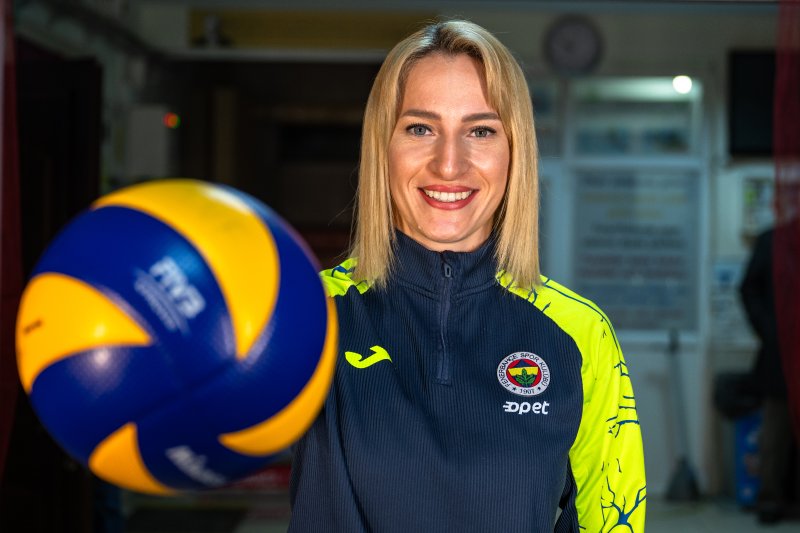 Voleybolla tanıştığı ilkokuluna “dünya 1 numarası” olarak döndü