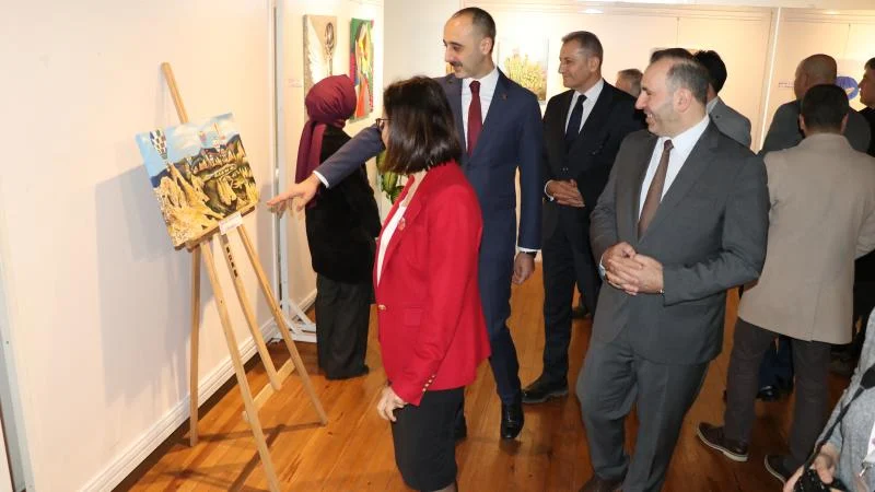 Yalova’da sağlıkçıların sergisi açıldı