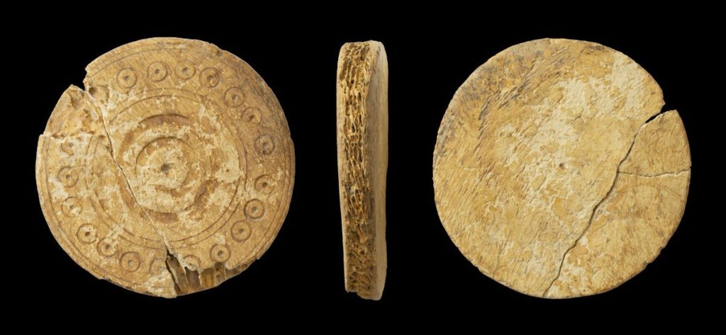 Arkeologlar, İngiltere’nin Bedfordshire kentinde ortaçağdan kalma bir masa adamı oyun parçasını keşfettiler