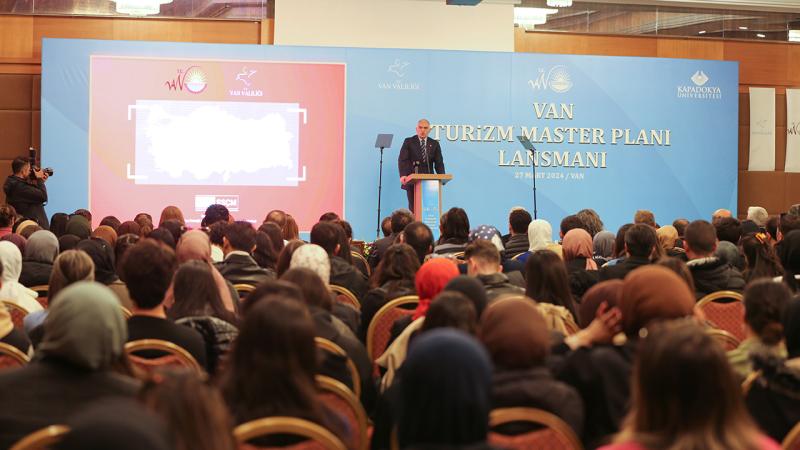 Bakan Ersoy: Turizmi 12 aya ve 81 ile yayacağız