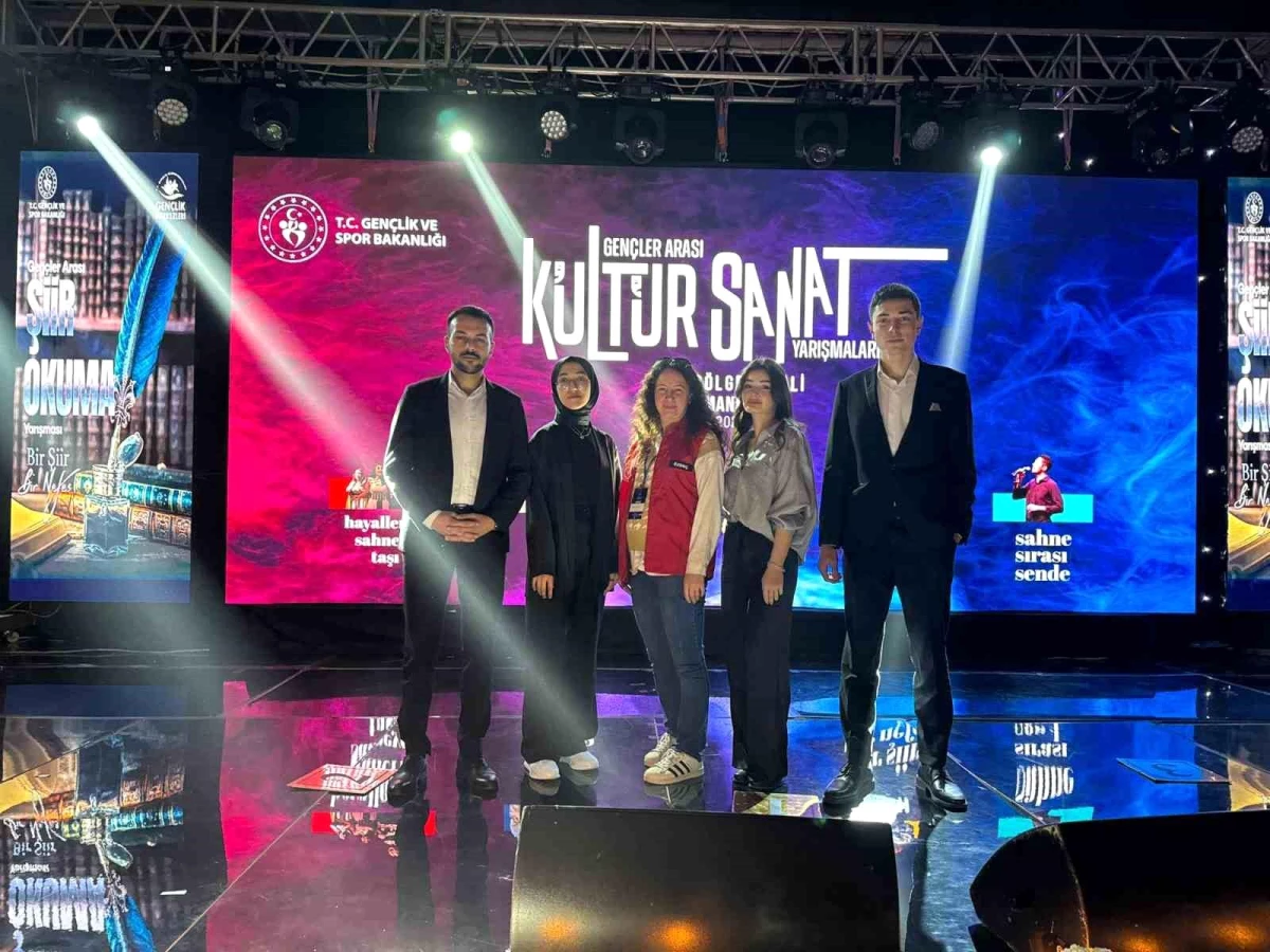 Manisa’da Gençler Arası Kültür ve Sanat Yarışmaları Şiir Okuma Yarışması yapıldı