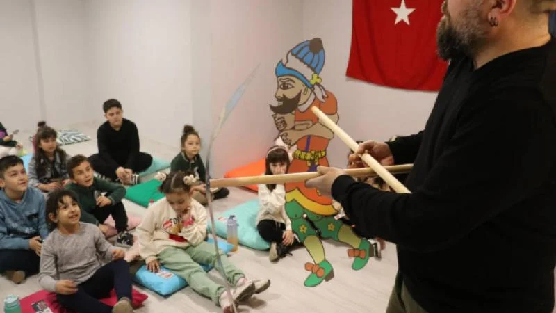 Yalova’da ramazanda Karagöz ve Hacivat geleneği dev tasvirlerle yaşatılıyor