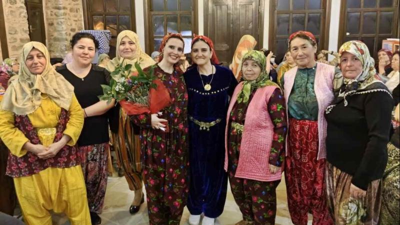 Tarihi köy kahvesi senede bir gün kadınların oluyor