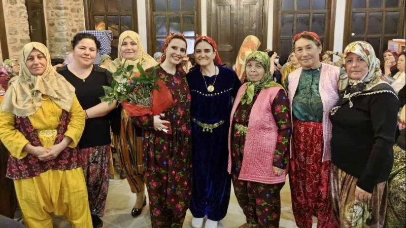 Tarihi köy kahvesi senede bir gün kadınların oluyor
