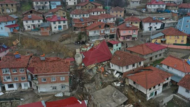 Tokat’ta 900 nüfuslu köy ikiye bölündü
