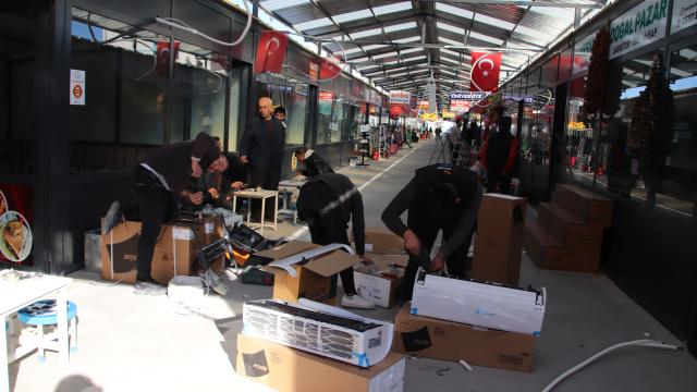 Bakan Ersoy’dan 150 depremzede esnafa klima desteği