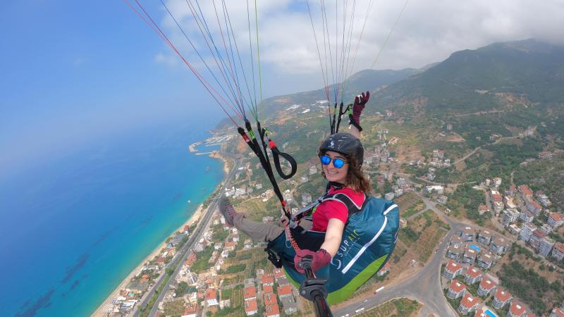 Hayallerinin peşinden giden vali yardımcısının hedefi milli paraşütçü olmak