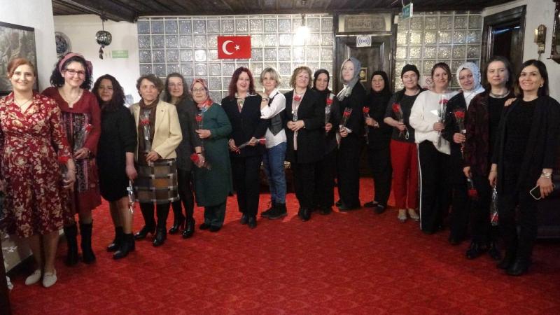 Kadın muhtar adaylarından dayanışma yemeği