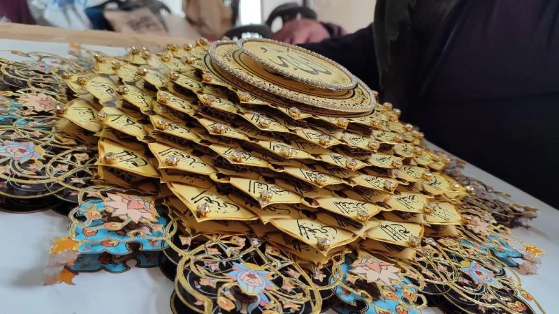 Kahramanmaraş’ta depremzede kadın, rölyef yaparak ekonomisine katkı sağlıyor