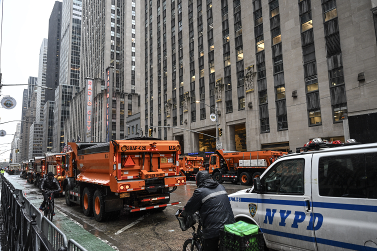 Biden’ın seçim kampanyası için ender görülen güvenlik önlemleri: 20 kum dolu kamyon konuşlandırıldı